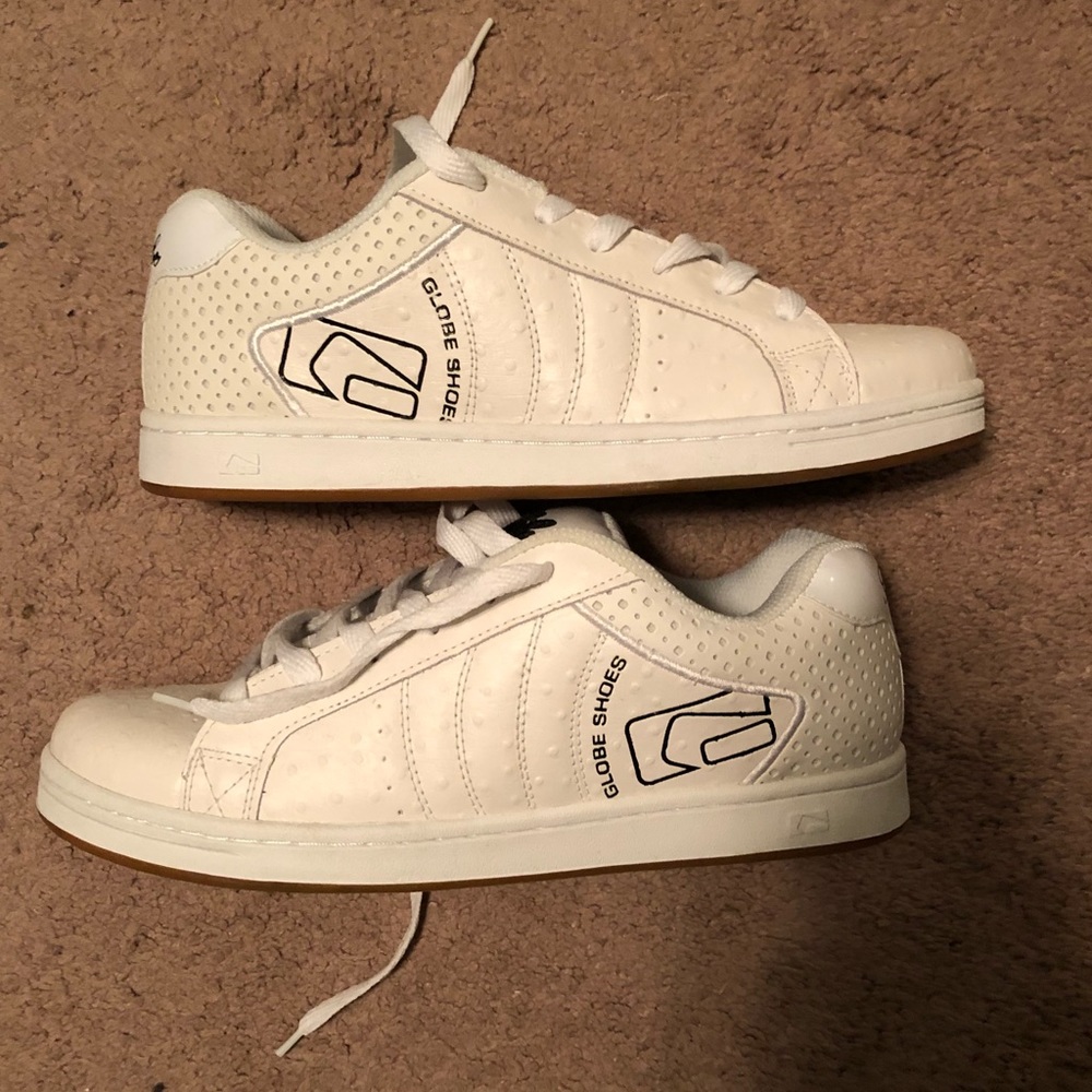 Globe Skate Shoes Size 11